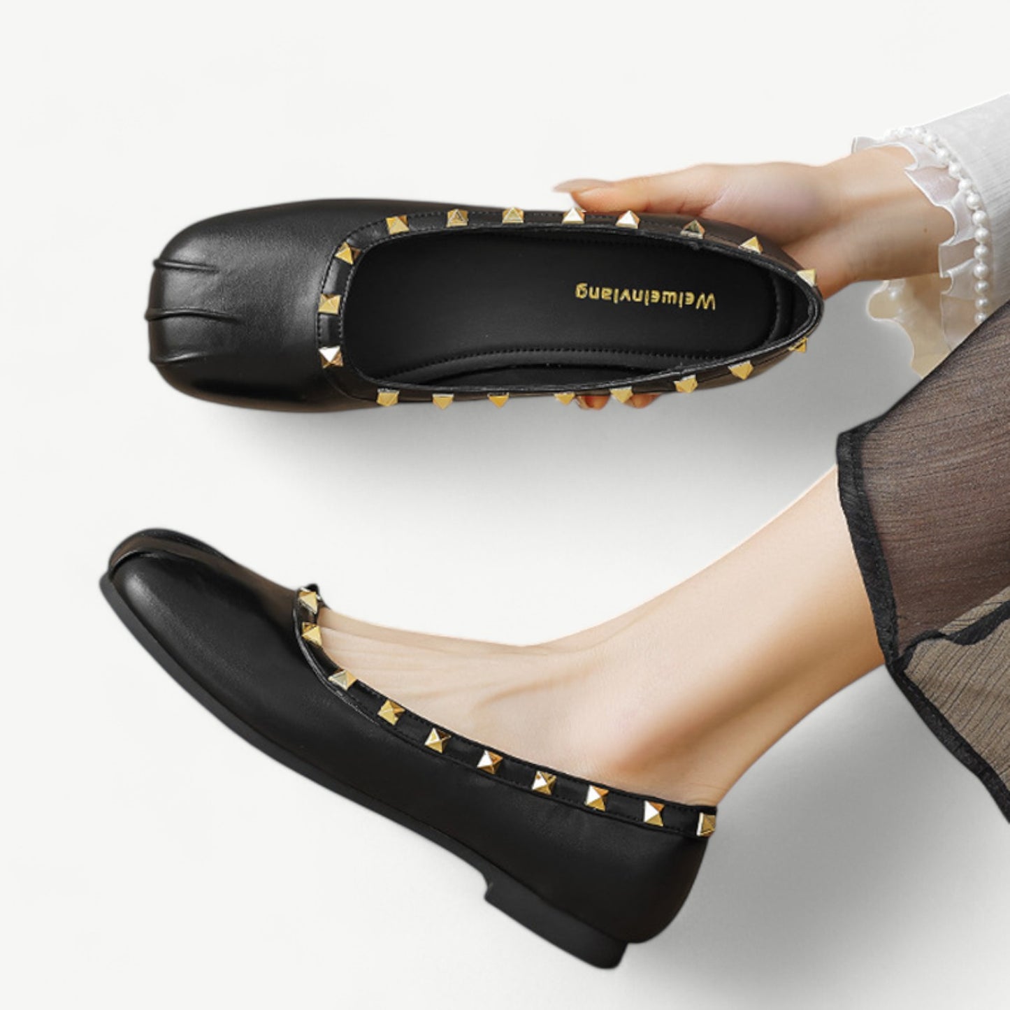 Black Mary Jane ballet flats with a gold stud - N°39