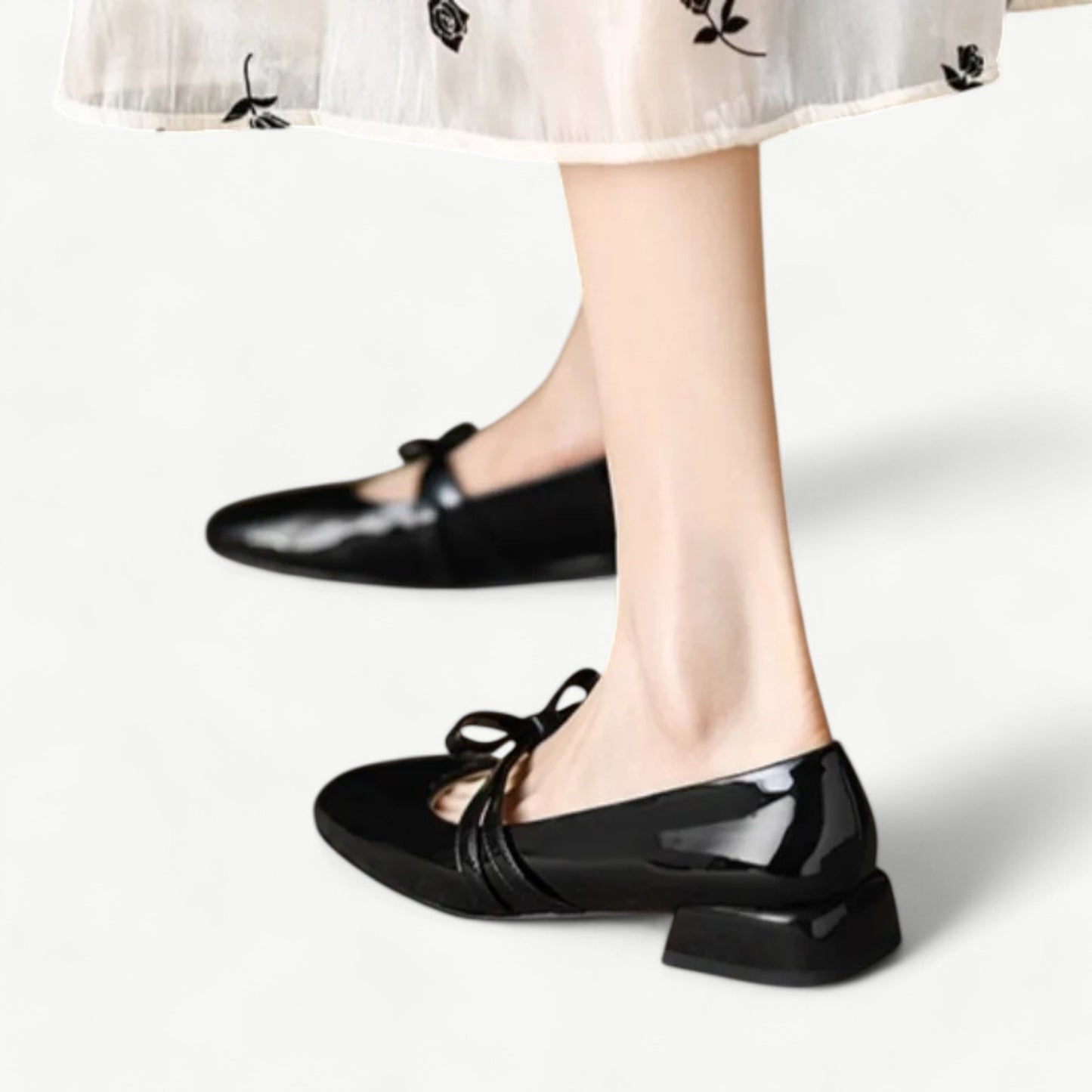 Black Mary Janes with low heels and a small bow - N°42